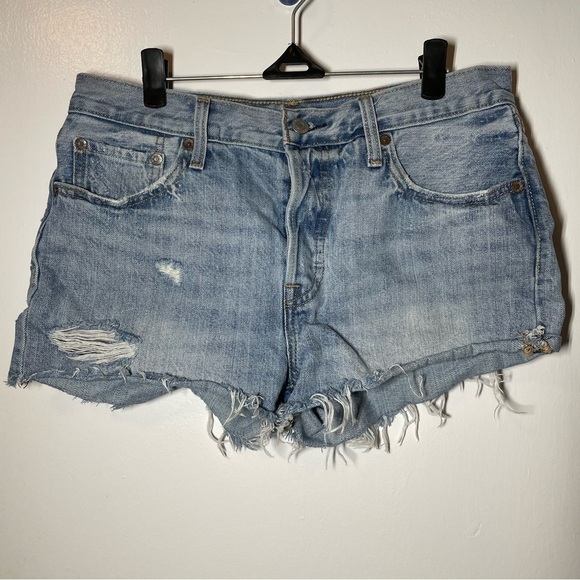 LEVI’S 501 Distressed Shorts size 28 - Picture 2 of 8